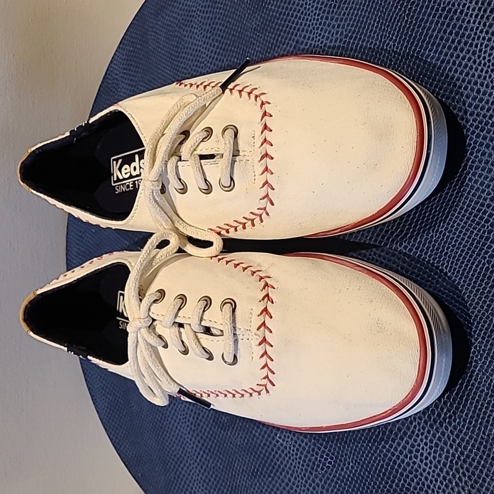 Keds Champion Pennant Leather Lace Up sz 8. GUC. White/red stitching. (#529)
